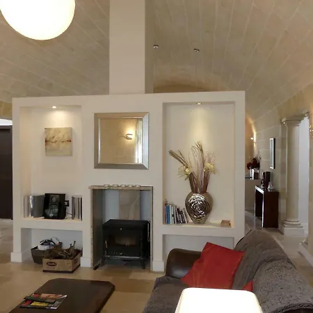 M Villa *